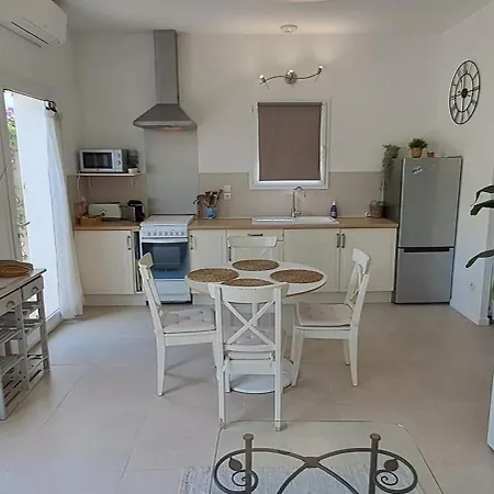 Maison Avec Jardin, Au Calme, Proche De La * Le Pradet
