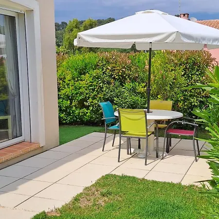 Holiday home Maison Avec Jardin, Au Calme, Proche De La